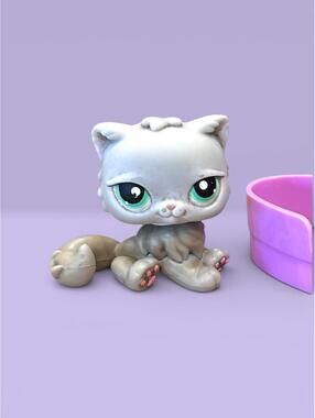 Littlest Pet Shop LPS Persian Cat #82 Pink Magnet Pet with Sandbox Accessory
